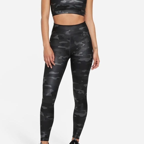 Nike One Dri Fit Camo Leggings - S - Picture 1 of 9